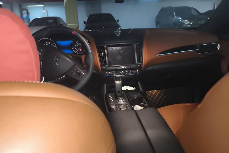 Used Maserati Levante 2019 3.0T Standard Version China V Emission Standard Center Console