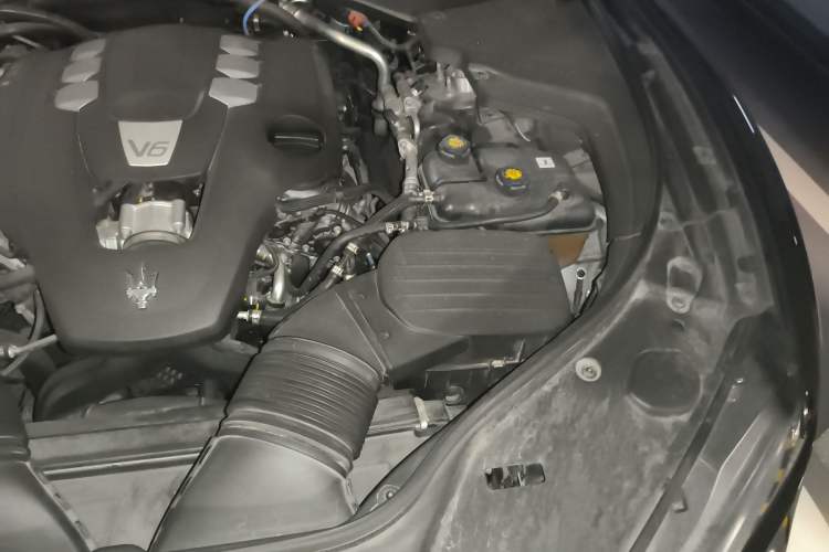 Used Maserati Levante 2019 3.0T Standard Version China V Emission Standard Engine Bay Left