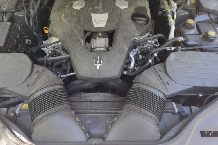 Used Maserati Levante 2019 3.0T Standard Version China VI Engine Bay