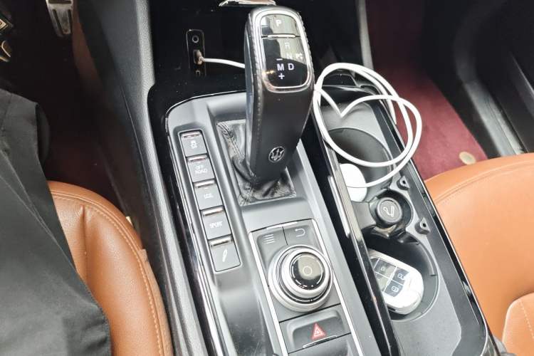 Used Maserati Levante 2019 3.0T Standard Version China VI Gear Lever
