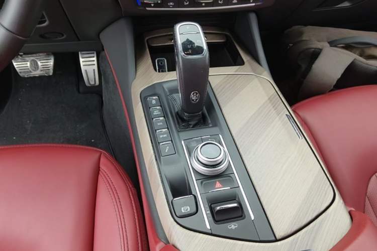 Used Maserati Levante 2019 3.0T Standard Version China VI Gear Lever