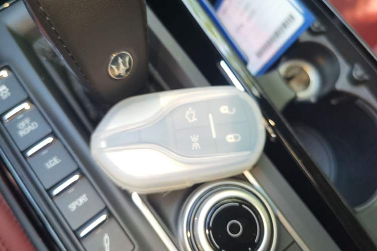 Used Maserati Levante 2019 3.0T Standard Version China VI Gear Lever