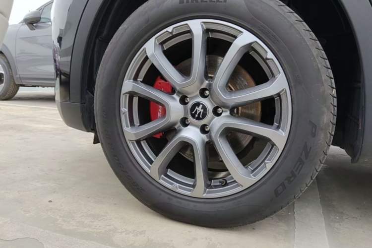 Used Maserati Levante 2019 3.0T Standard Version China VI Left Front Wheel Hub