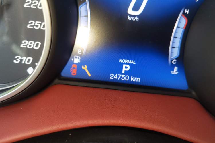 Used Maserati Levante 2019 3.0T Standard Version China VI Odometer Close Up