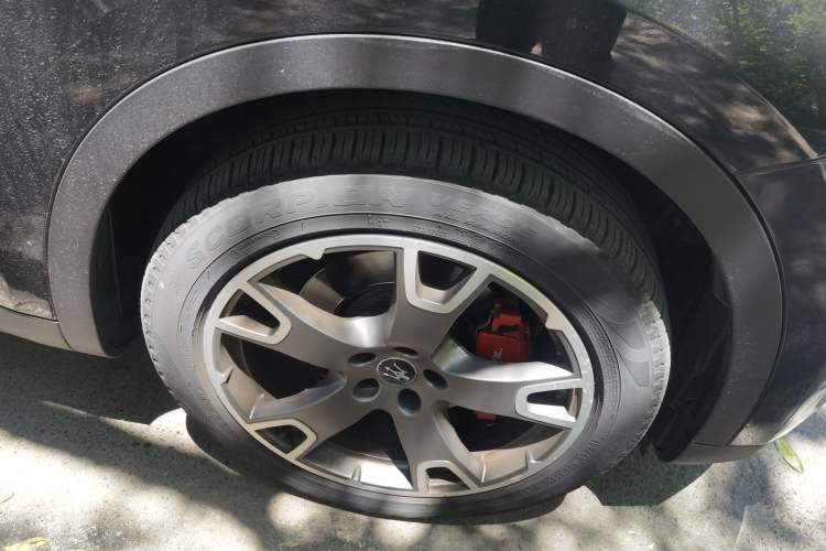 Used Maserati Levante 2019 3.0T Standard Version China VI Right Front Wheel Hub