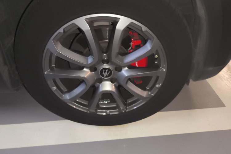 Used Maserati Levante 2019 3.0T Standard Version China V Emission Standard Right Front Wheel Hub
