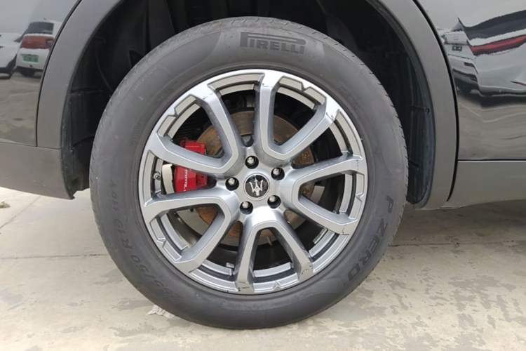 Used Maserati Levante 2019 3.0T Standard Version China VI Right Rear Wheel Hub