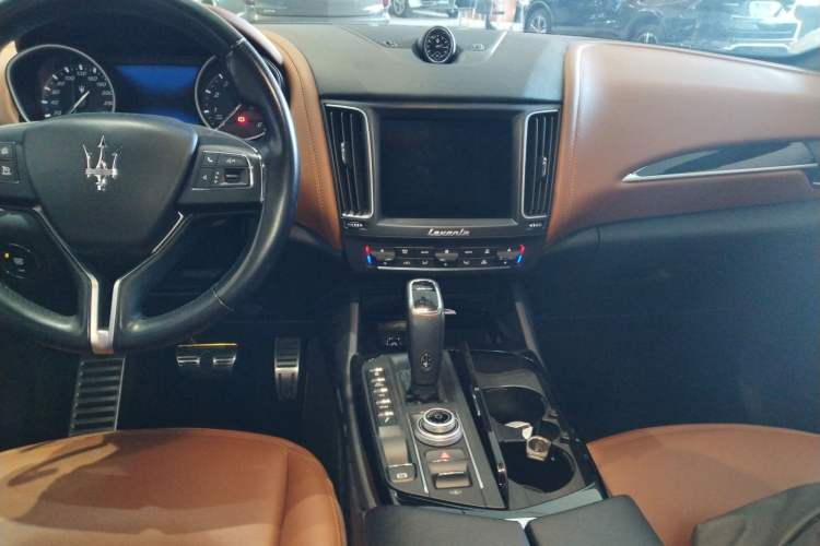 Used Maserati Levante 2019 3.0T Standard Version China VI Audio And AC Panel