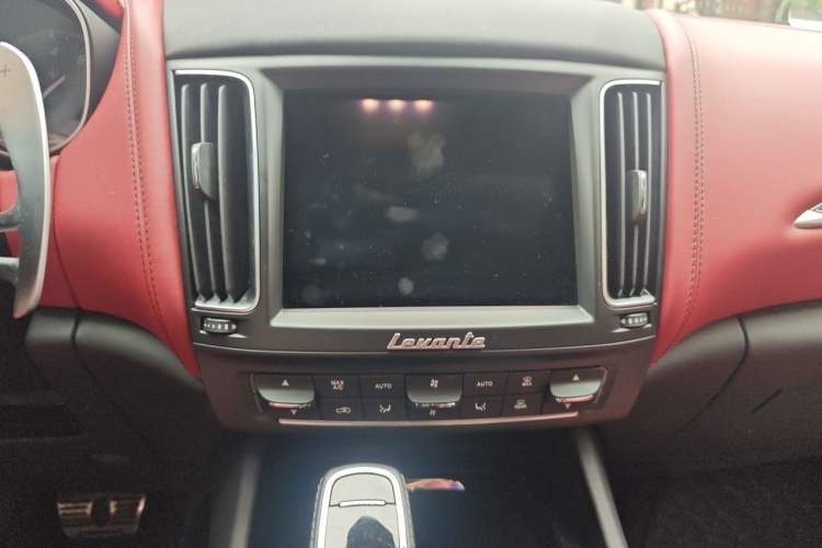 Used Maserati Levante 2019 3.0T Standard Version China VI Audio And AC Panel