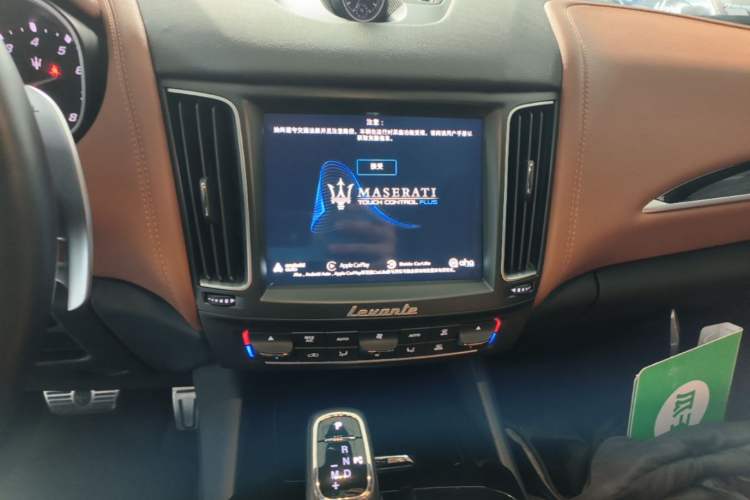 Used Maserati Levante 2019 3.0T Standard Version China VI Audio And AC Panel
