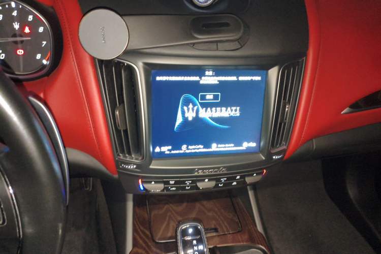 Used Maserati Levante 2019 3.0T Prestige Blue Global Limited Edition China VI compliant Audio And AC Panel