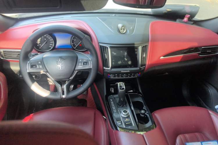 Used Maserati Levante 2019 3.0T Standard Version China VI Center Console