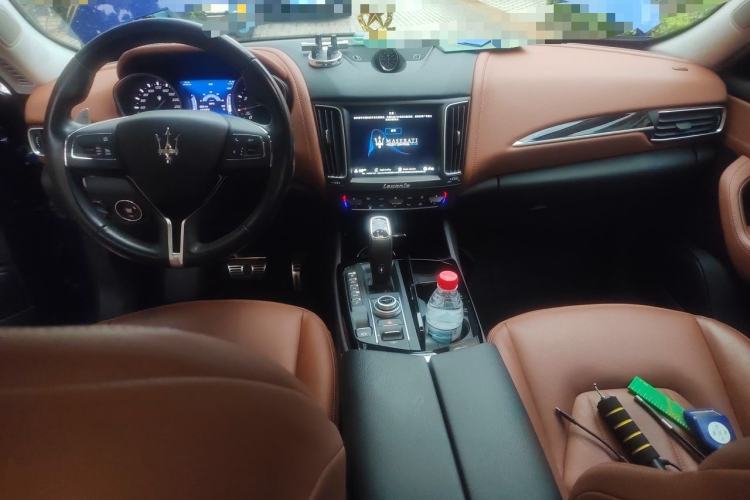 Used Maserati Levante 2019 3.0T Standard Version China VI Center Console