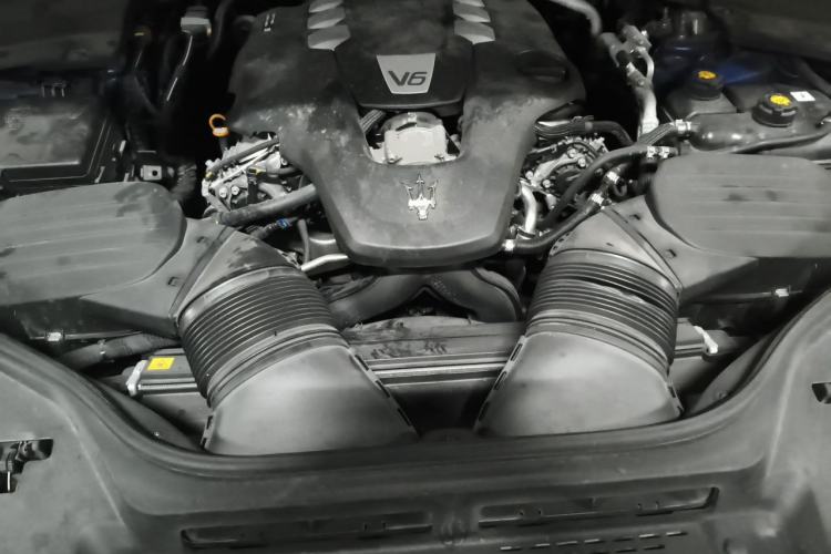 Used Maserati Levante 2019 3.0T Standard Version China VI Engine Bay