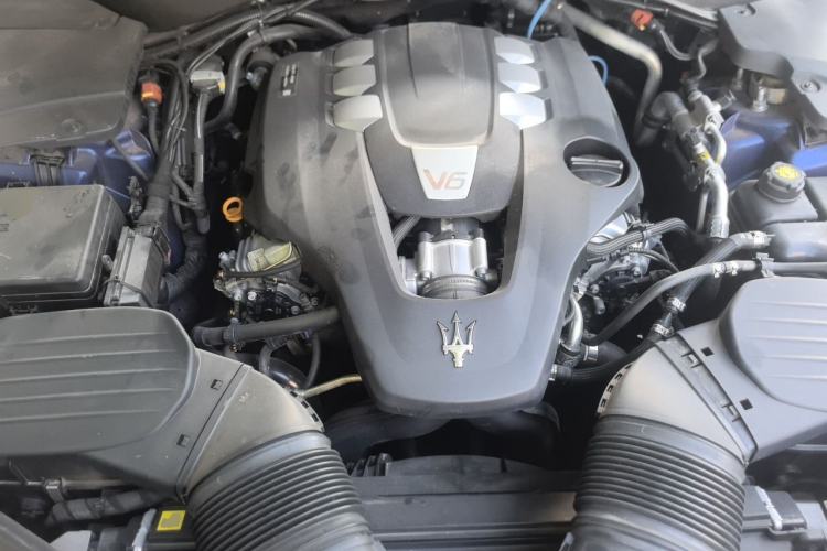 Used Maserati Levante 2019 3.0T Standard Version China VI Engine Bay