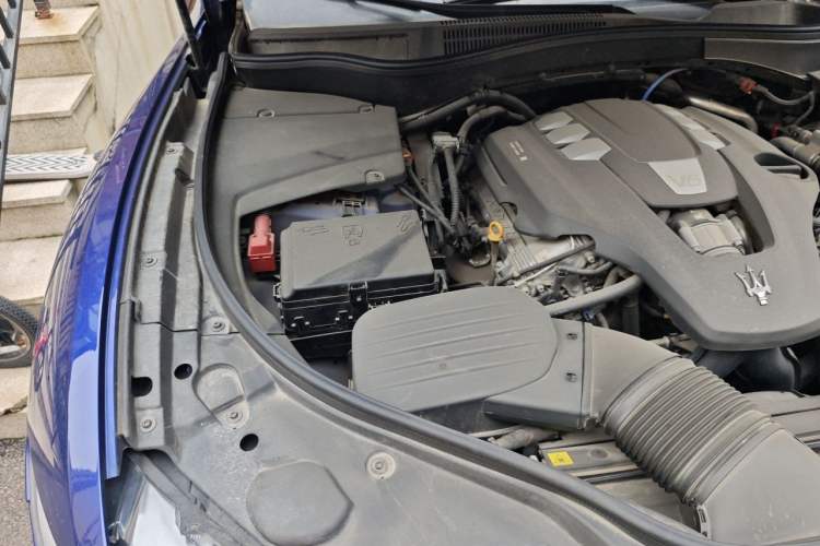 Used Maserati Levante 2019 3.0T Standard Version China VI Engine Bay Right