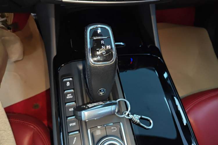 Used Maserati Levante 2019 3.0T Standard Version China VI Gear Lever