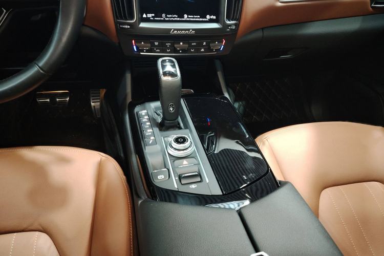 Used Maserati Levante 2019 3.0T Standard Version China VI Gear Lever