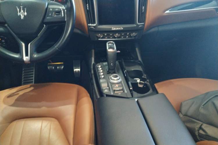 Used Maserati Levante 2019 3.0T Standard Version China VI Gear Lever