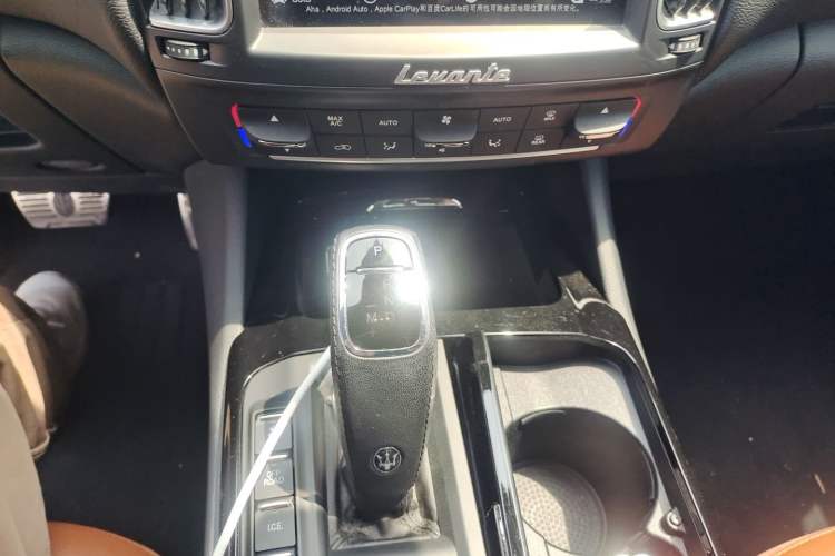 Used Maserati Levante 2019 3.0T Standard Version China VI Gear Lever