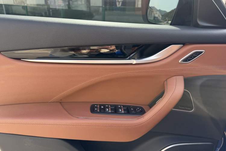 Used Maserati Levante 2019 3.0T Standard Version China VI Interior 8