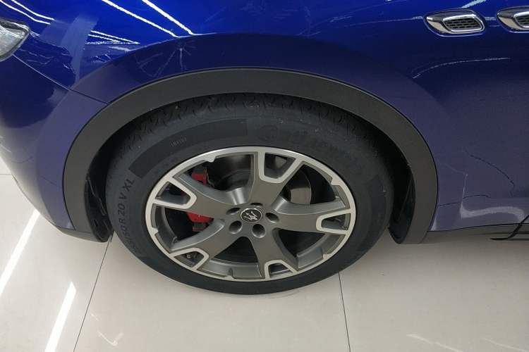 Used Maserati Levante 2019 3.0T Standard Version China VI Left Front Wheel Hub