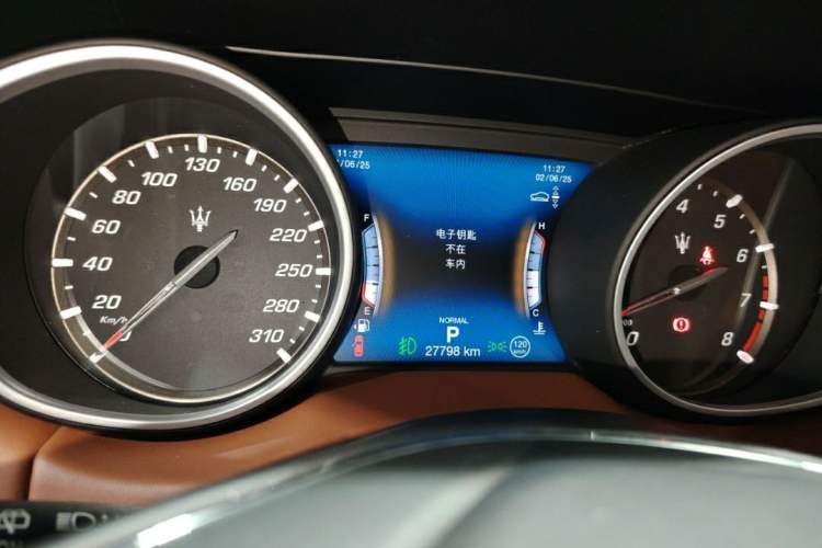 Used Maserati Levante 2019 3.0T Standard Version China VI Odometer Close Up
