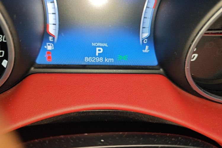 Used Maserati Levante 2019 3.0T Standard Version China V Emission Standard Odometer Close Up