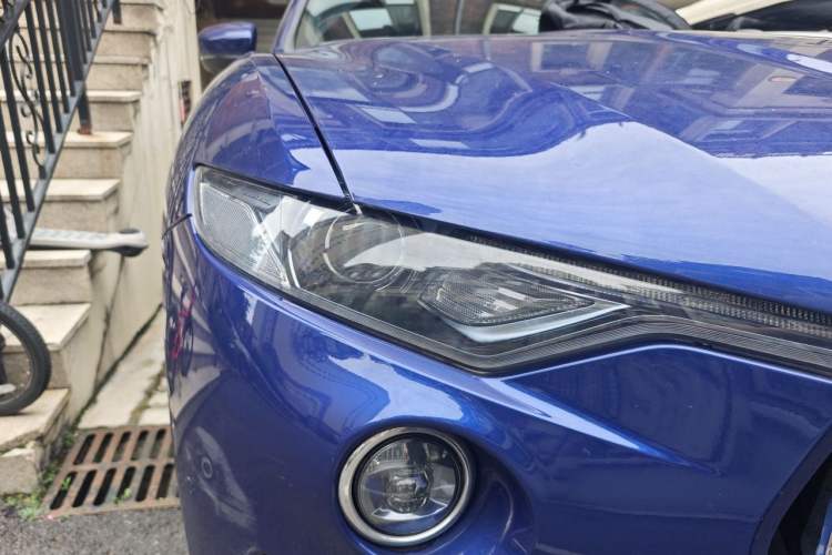 Used Maserati Levante 2019 3.0T Standard Version China VI Right Front Headlight
