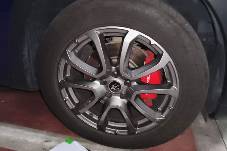 Used Maserati Levante 2019 3.0T Standard Version China VI Right Front Wheel Hub