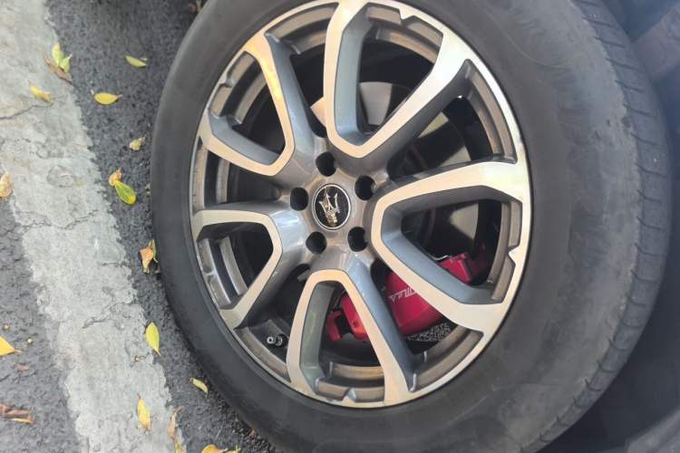 Used Maserati Levante 2019 3.0T Standard Version China VI Right Front Wheel Hub