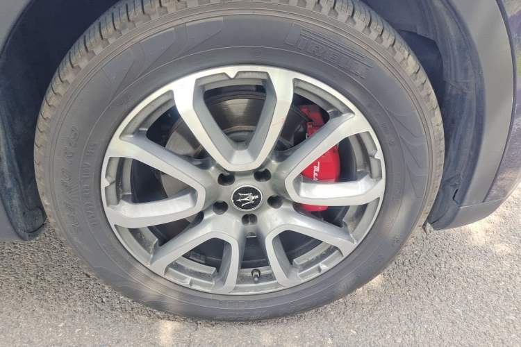 Used Maserati Levante 2019 3.0T Standard Version China VI Right Front Wheel Hub