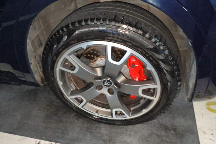 Used Maserati Levante 2019 3.0T Prestige Blue Global Limited Edition China VI compliant Right Front Wheel Hub