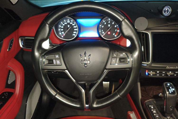 Used Maserati Levante 2019 3.0T Prestige Blue Global Limited Edition China VI compliant Steering Wheel