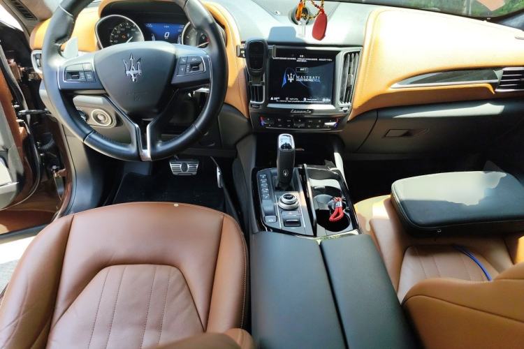 Used Maserati Levante 2019 3.0T Standard Version China V Emission Standard Center Console