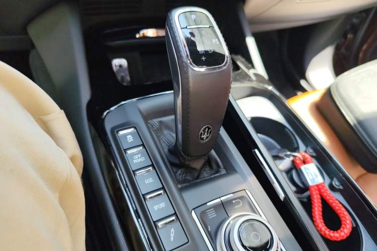 Used Maserati Levante 2019 3.0T Standard Version China V Emission Standard Gear Lever
