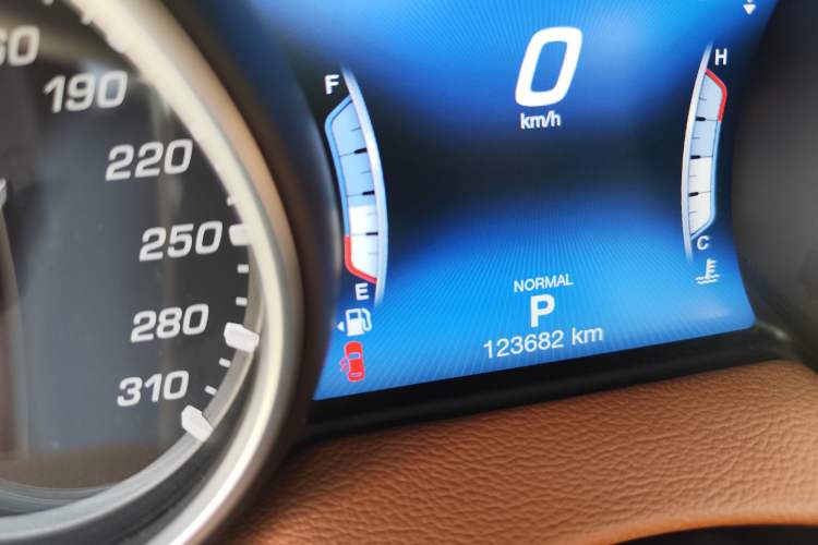 Used Maserati Levante 2019 3.0T Standard Version China V Emission Standard Odometer Close Up