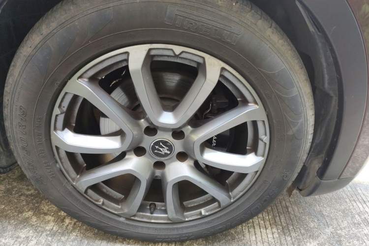 Used Maserati Levante 2019 3.0T Standard Version China V Emission Standard Right Front Wheel Hub