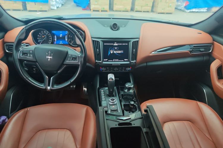 Used Maserati Levante 2019 3.0T Standard Version China V Emission Standard Center Console