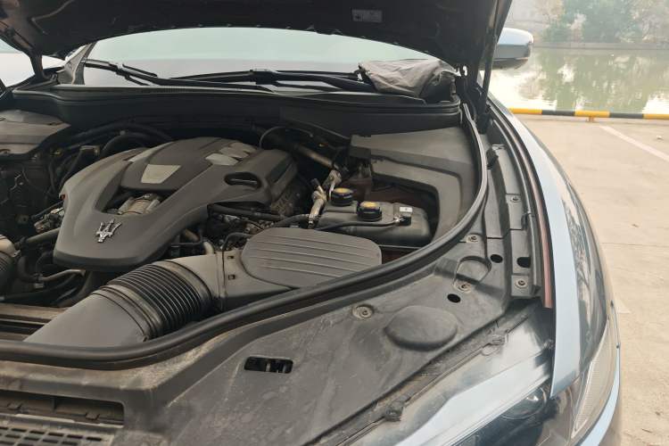 Used Maserati Levante 2019 3.0T Standard Version China V Emission Standard Engine Bay Left