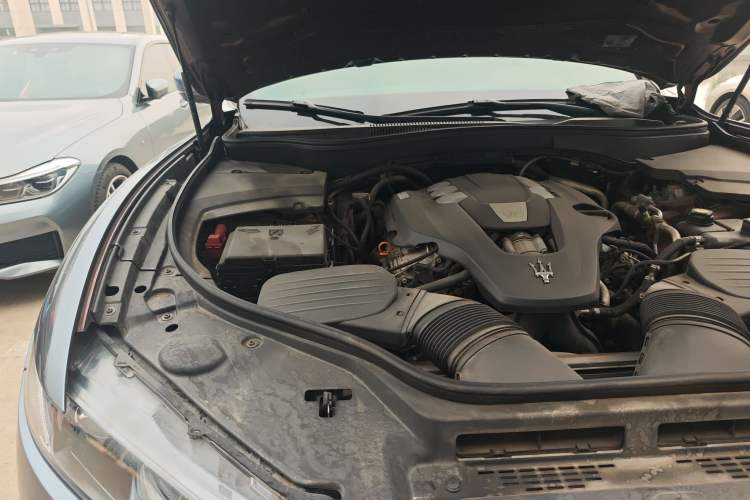 Used Maserati Levante 2019 3.0T Standard Version China V Emission Standard Engine Bay Right