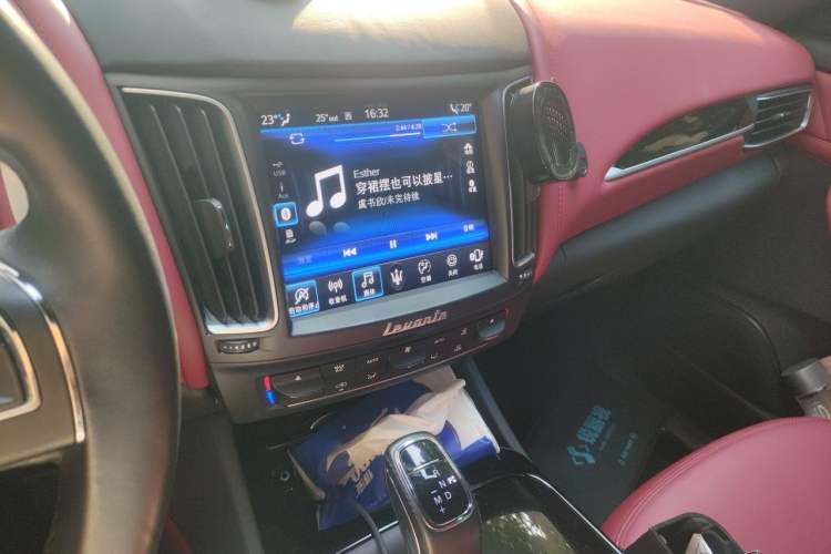 Used Maserati Levante 2019 3.0T Standard Version China V Emission Standard Audio And AC Panel