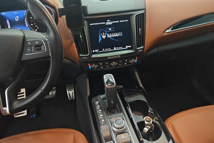 Used Maserati Levante 2019 3.0T Standard Version China VI Audio And AC Panel