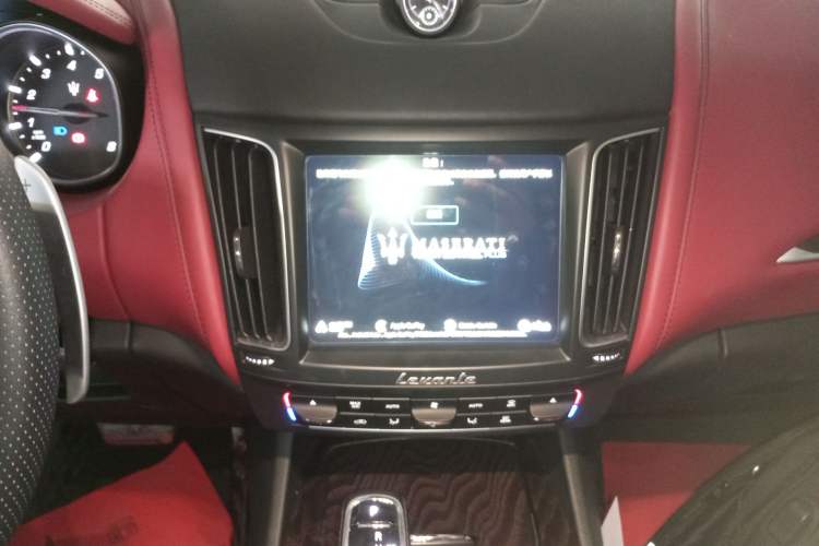 Used Maserati Levante 2019 3.0T Standard Version China VI Audio And AC Panel