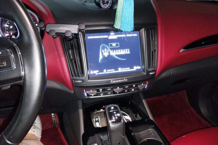 Used Maserati Levante 2019 3.0T Standard Version China VI Audio And AC Panel