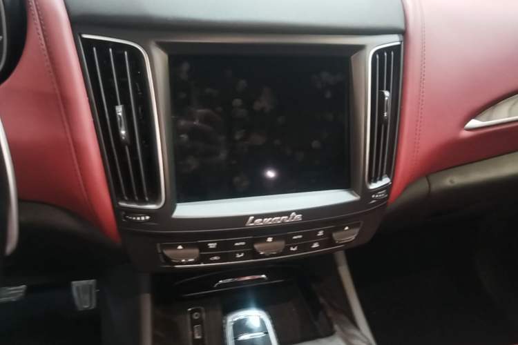 Used Maserati Levante 2019 3.0T Standard Version China VI Audio And AC Panel
