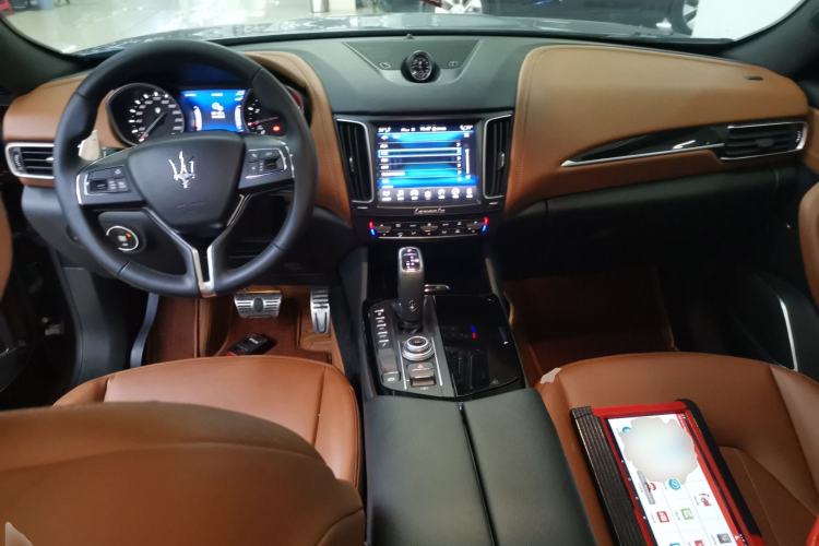 Used Maserati Levante 2019 3.0T Standard Version China V Emission Standard Center Console