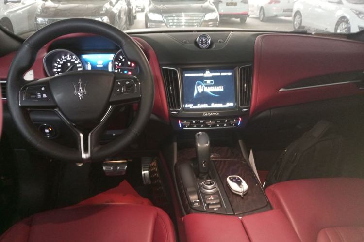 Used Maserati Levante 2019 3.0T Standard Version China VI Center Console