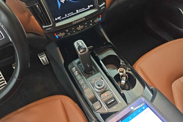 Used Maserati Levante 2019 3.0T Standard Version China VI Gear Lever