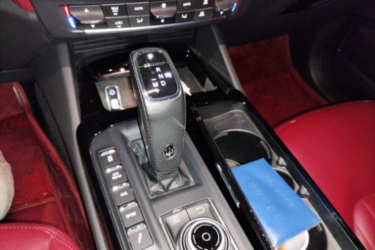 Used Maserati Levante 2019 3.0T Standard Version China VI Gear Lever